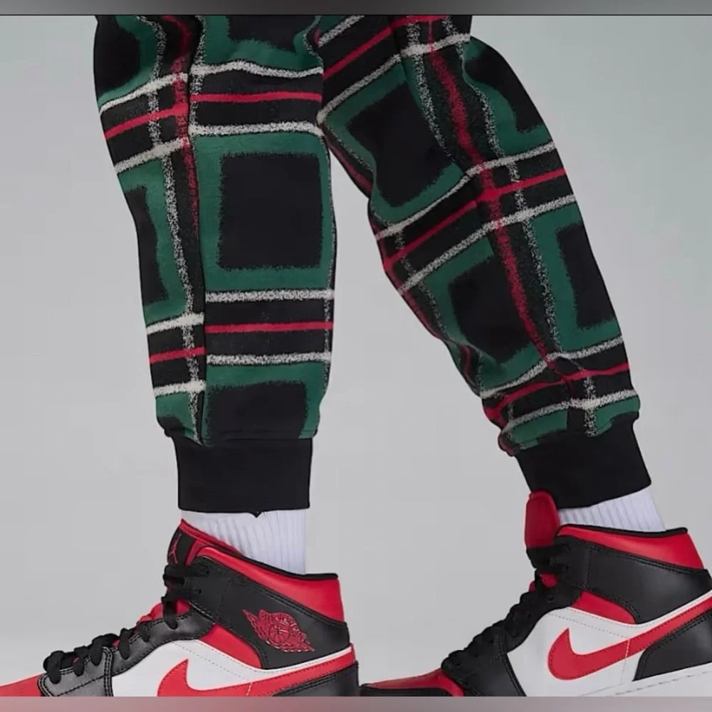 Nike Air Jordan Sweatpants Joggers Plaid Men's small Sz NEW! Green & Black & red